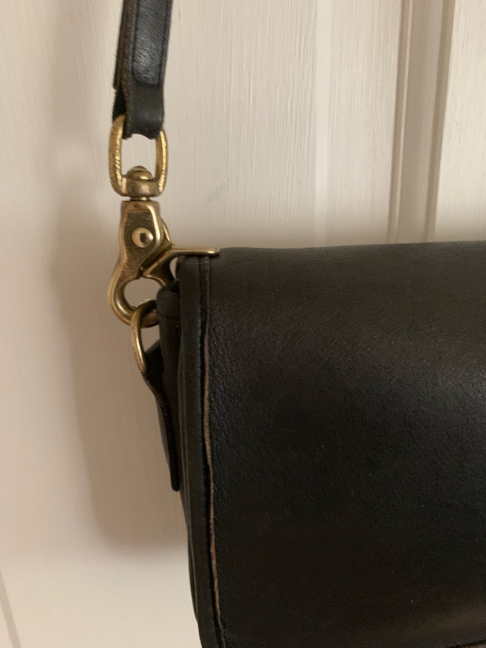 Vintage coach Black Leather Crossbody Bag with Turn-Lock Closure - Picture 5 of 16